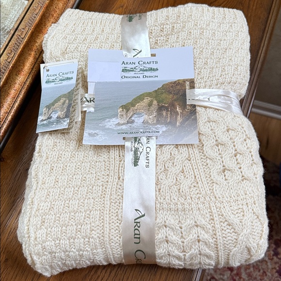 Aran Crafts Ireland patchwork Cable Knit 100% Merino Wool Throw. Natural color. - Picture 12 of 16